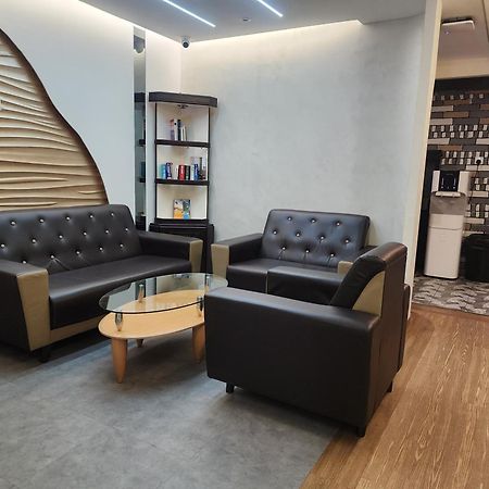 טאנה ראטה Clock Inn Backpackers Hostel מראה חיצוני תמונה